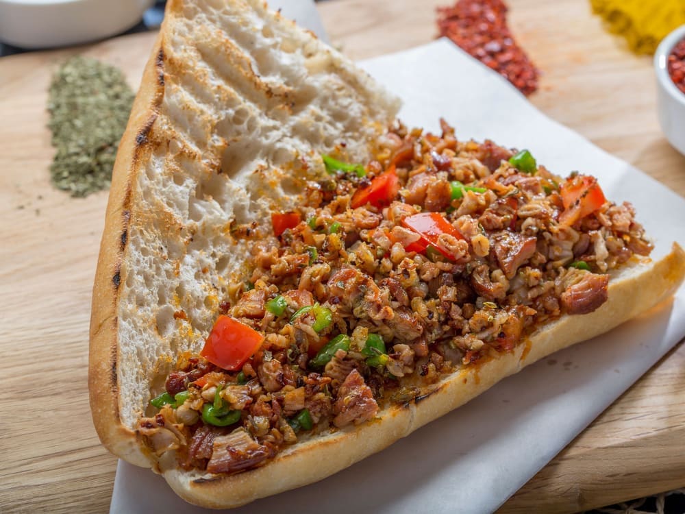Kömür ateşinde dönen kokoreç
